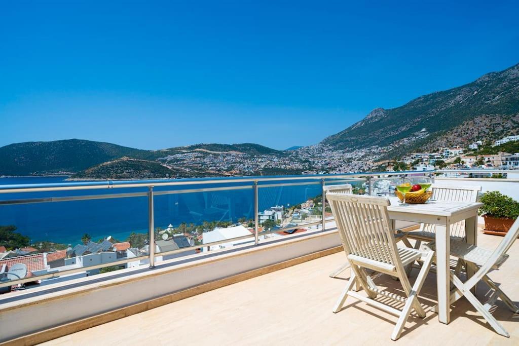 Oezel Havuzlu Bueyuek - Kalkan Plaja Sadece 200mt *
